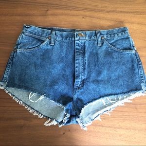Wrangler High Rise Blue Jean Shorts Raw Hem W 35in